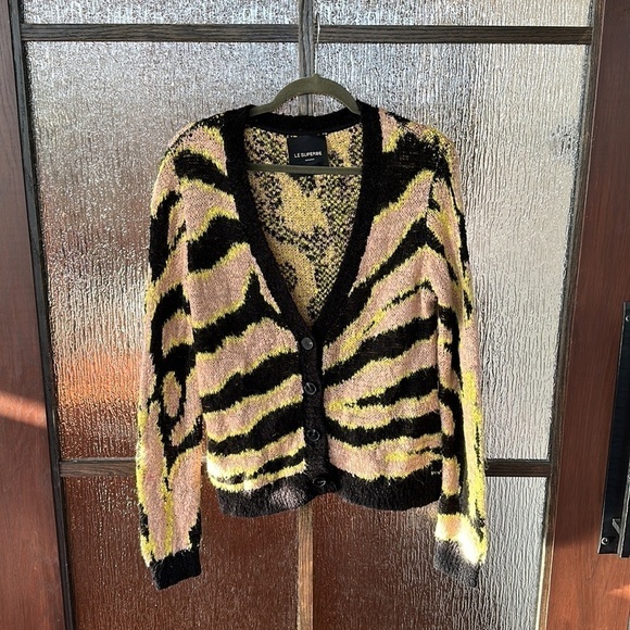 Le Superbe
Electric Zebra Cardigan size medium EUC - Picture 9 of 13